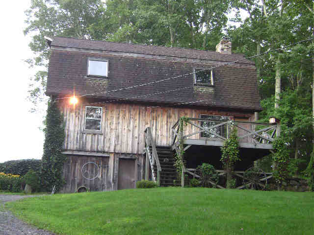 Building photograph for 387 NONNEWAUG RD